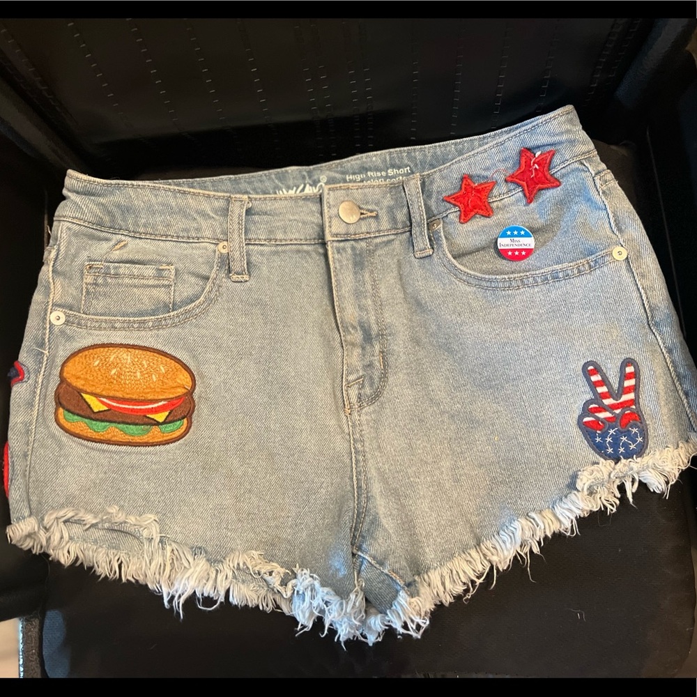 Mossimo denim high rise jean short with patches size 6/28